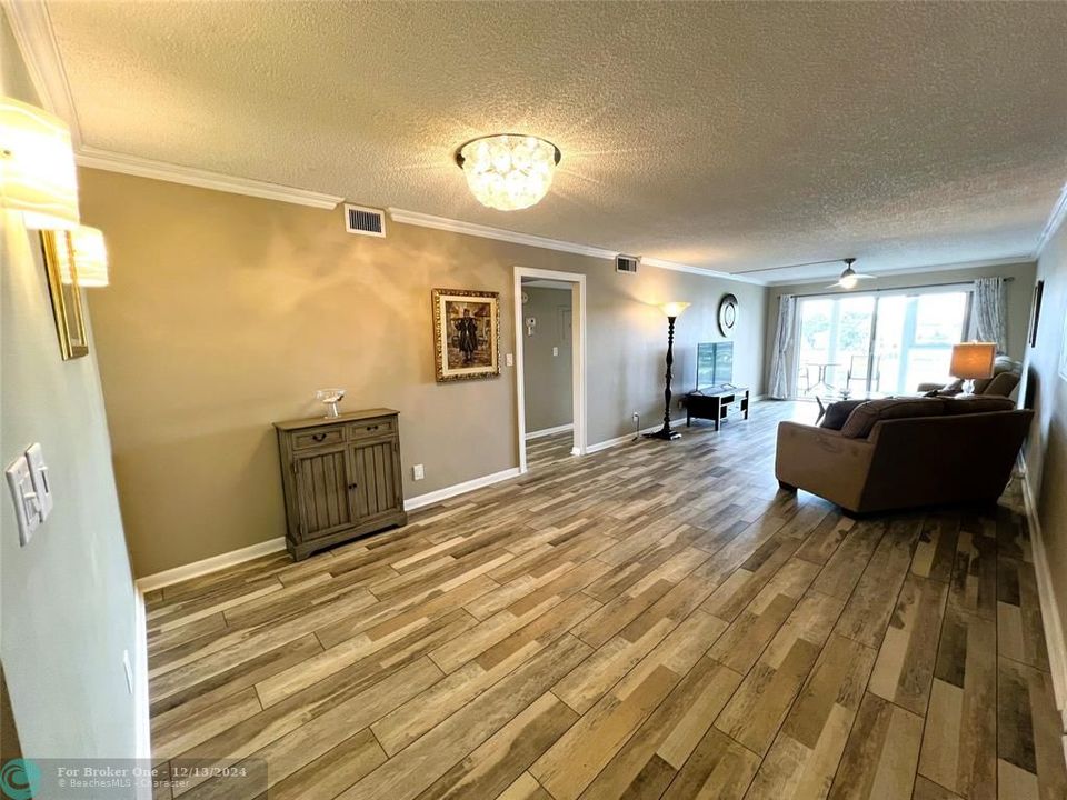 For Sale: $224,500 (2 beds, 2 baths, 1400 Square Feet)