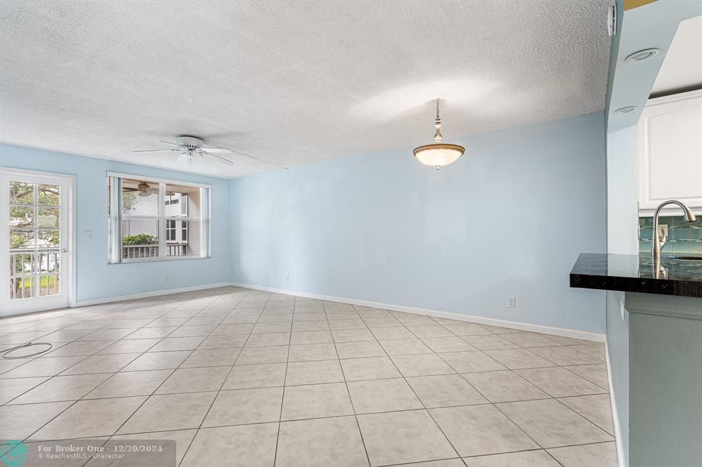 For Rent: $2,000 (2 beds, 2 baths, 960 Square Feet)