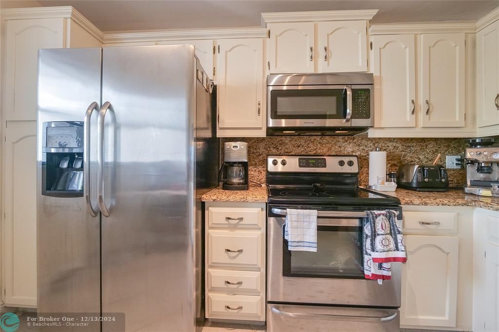 For Sale: $219,000 (2 beds, 2 baths, 1220 Square Feet)