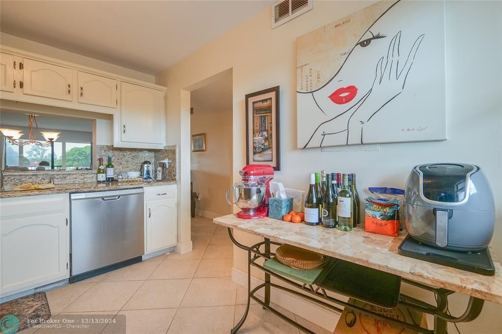 For Sale: $219,000 (2 beds, 2 baths, 1220 Square Feet)