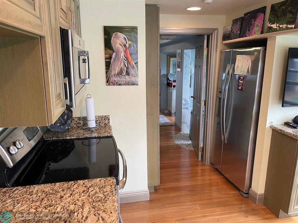 For Sale: $279,900 (2 beds, 1 baths, 713 Square Feet)