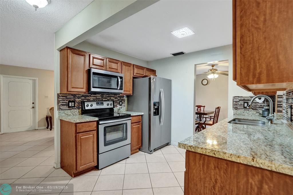 For Sale: $365,000 (2 beds, 2 baths, 1690 Square Feet)