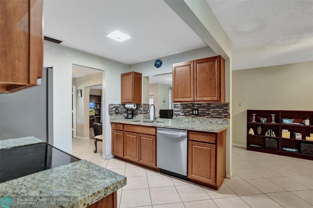 For Sale: $365,000 (2 beds, 2 baths, 1690 Square Feet)