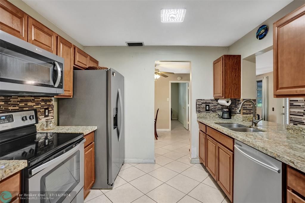 For Sale: $365,000 (2 beds, 2 baths, 1690 Square Feet)