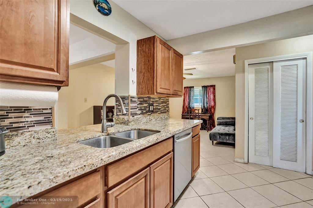 For Sale: $365,000 (2 beds, 2 baths, 1690 Square Feet)