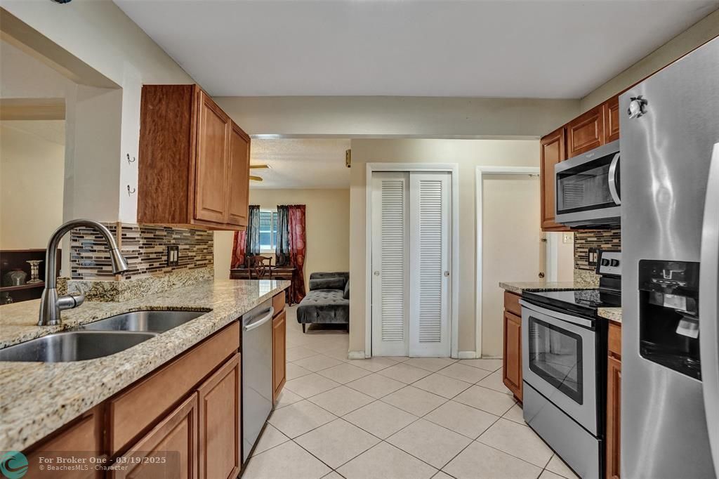 For Sale: $365,000 (2 beds, 2 baths, 1690 Square Feet)