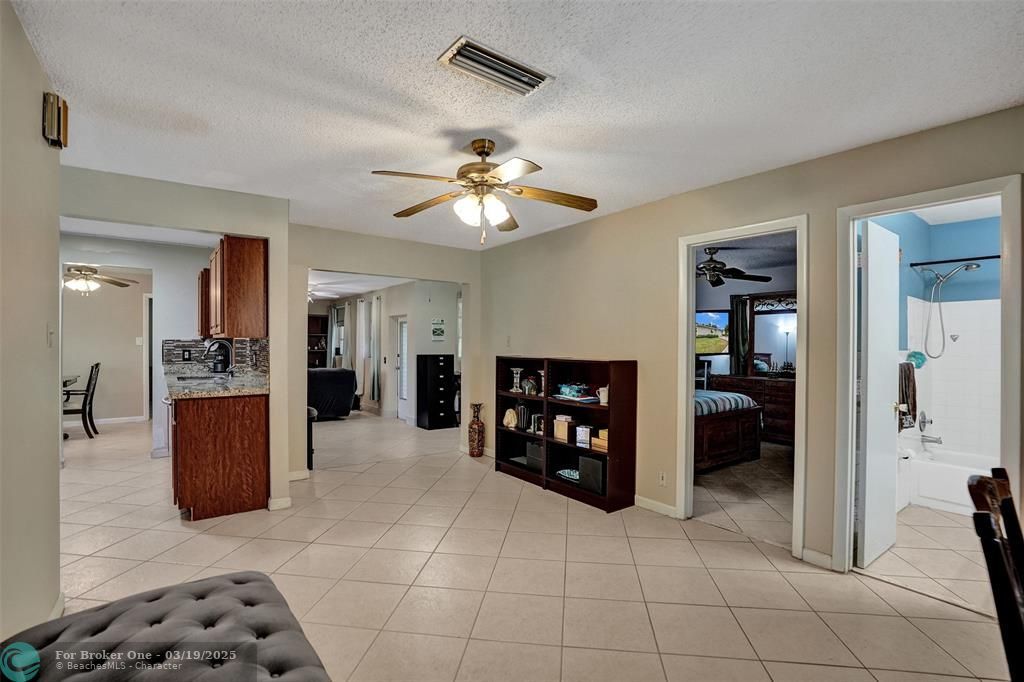 For Sale: $365,000 (2 beds, 2 baths, 1690 Square Feet)