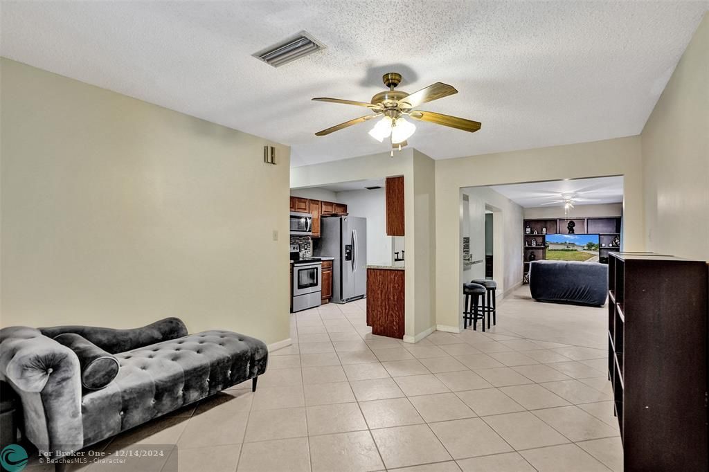 For Sale: $365,000 (2 beds, 2 baths, 1690 Square Feet)