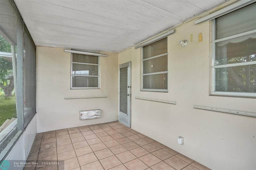 For Sale: $365,000 (2 beds, 2 baths, 1690 Square Feet)