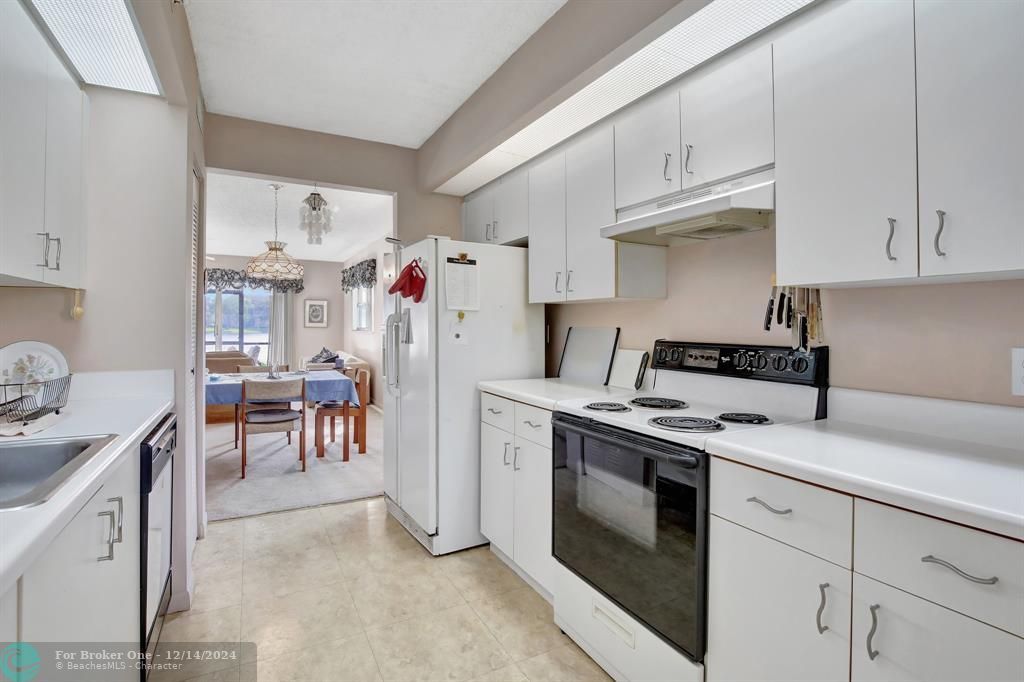 For Sale: $275,000 (2 beds, 2 baths, 1533 Square Feet)