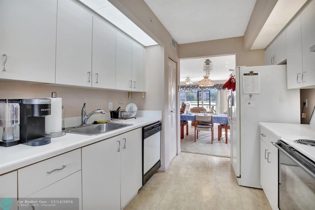 For Sale: $275,000 (2 beds, 2 baths, 1533 Square Feet)