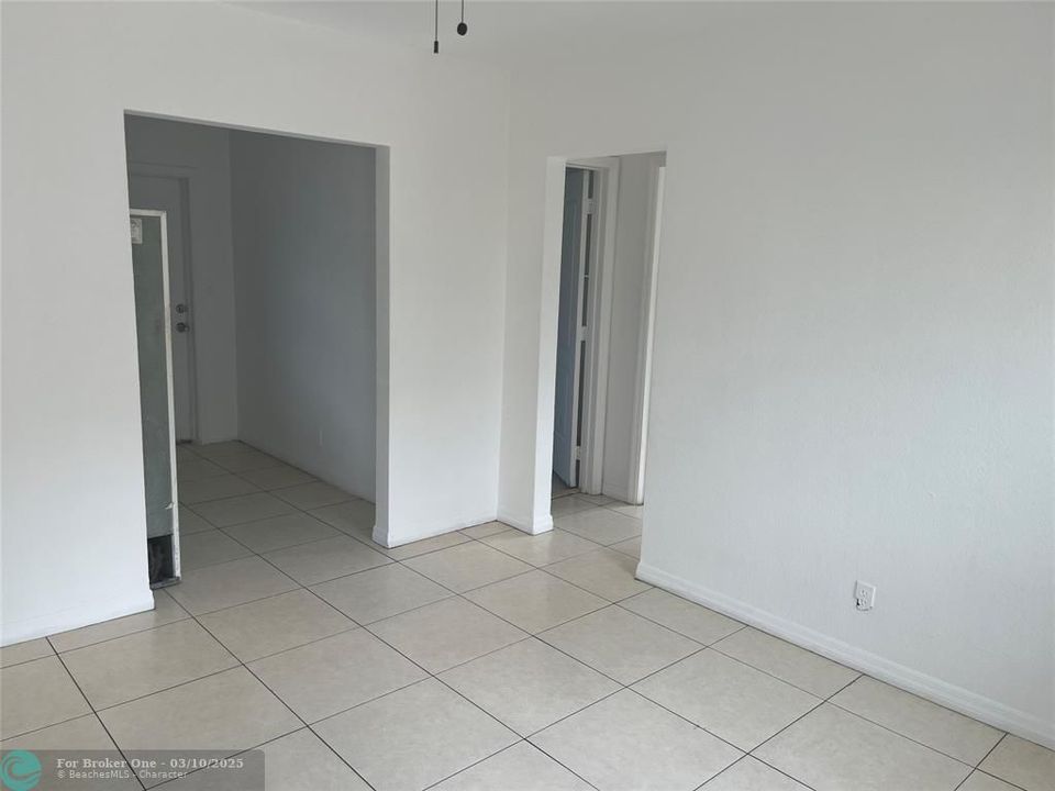 For Sale: $1,550 (1 beds, 1 baths, 2387 Square Feet)