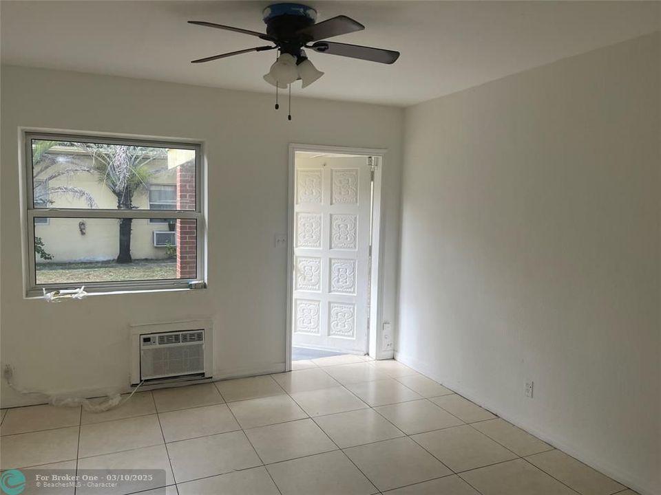 For Sale: $1,550 (1 beds, 1 baths, 2387 Square Feet)