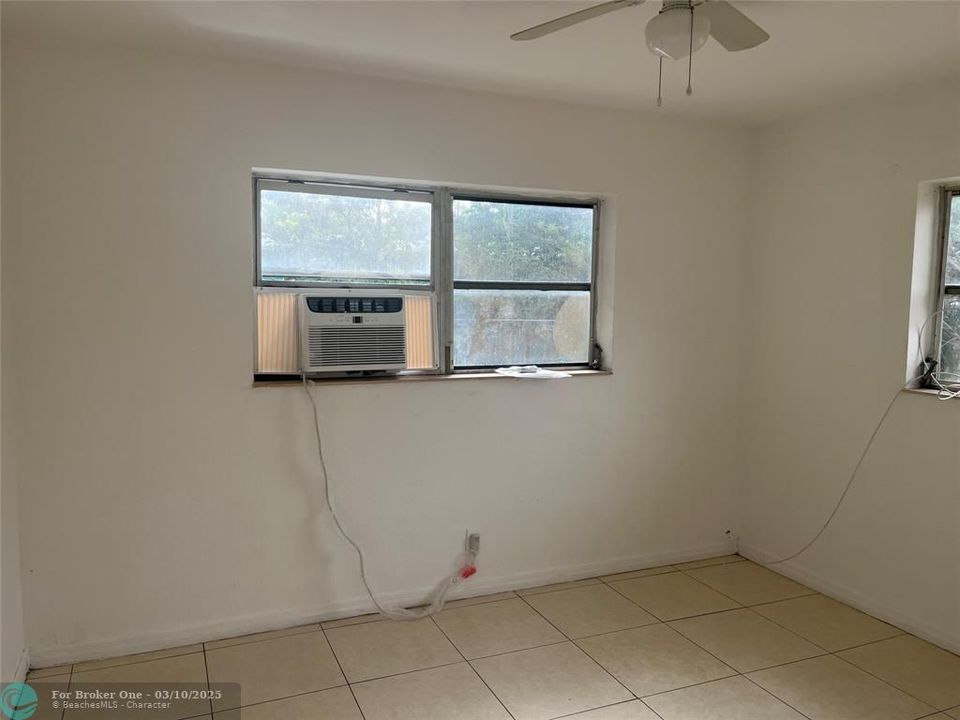 For Sale: $1,550 (1 beds, 1 baths, 2387 Square Feet)