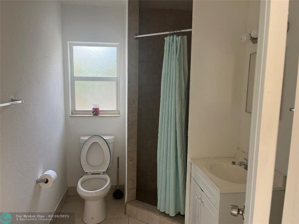 For Sale: $1,550 (1 beds, 1 baths, 2387 Square Feet)