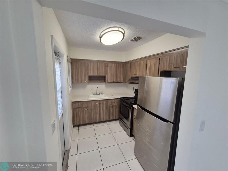 For Rent: $1,790 (1 beds, 1 baths, 825 Square Feet)