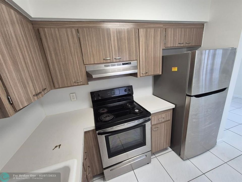 For Rent: $1,790 (1 beds, 1 baths, 825 Square Feet)