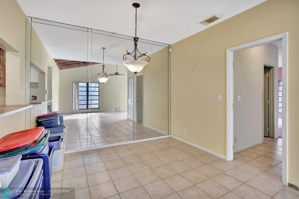 For Sale: $299,999 (2 beds, 2 baths, 1080 Square Feet)