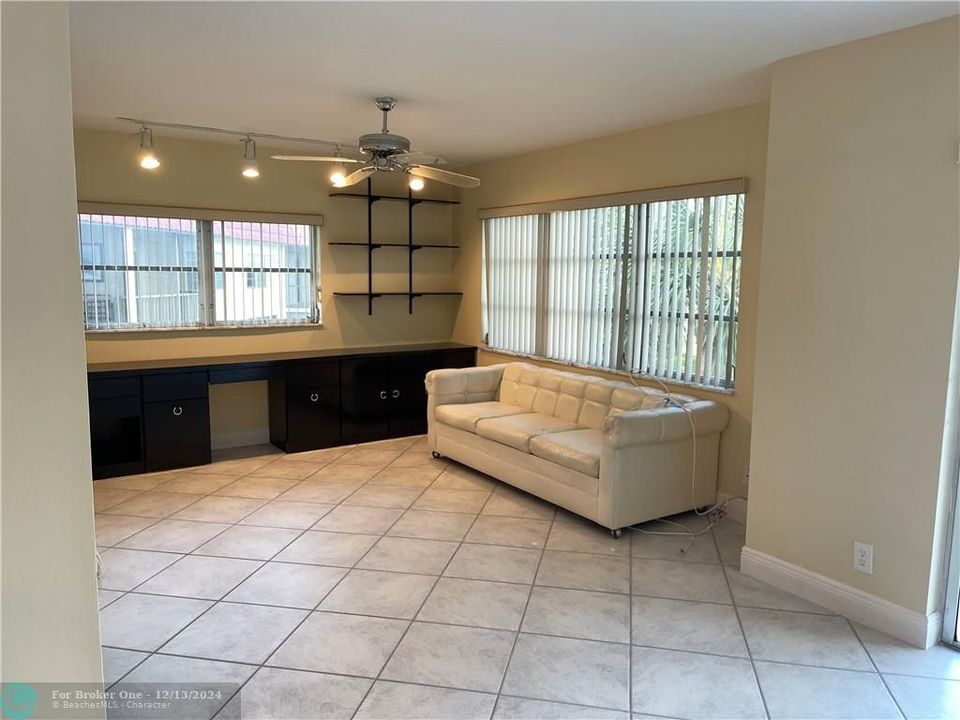 For Sale: $199,500 (2 beds, 2 baths, 1170 Square Feet)