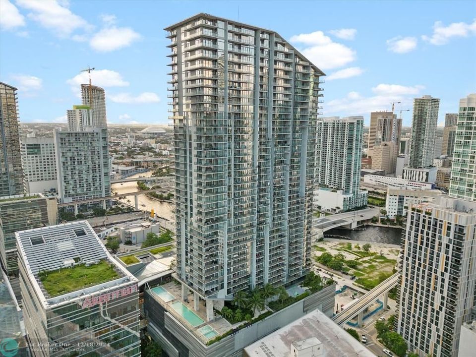 For Sale: $1,225,000 (2 beds, 2 baths, 1265 Square Feet)