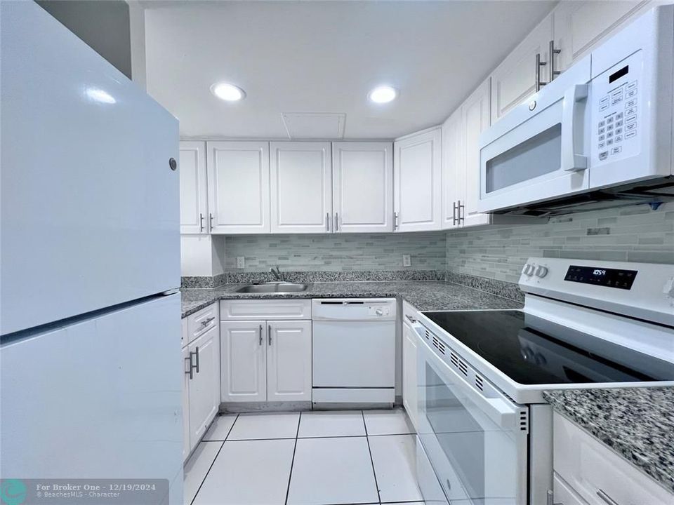 For Rent: $1,518 (1 beds, 1 baths, 1031 Square Feet)