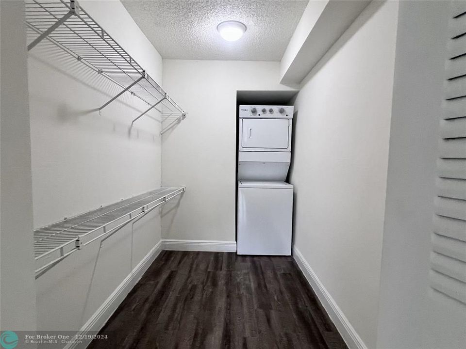 For Rent: $1,518 (1 beds, 1 baths, 1031 Square Feet)