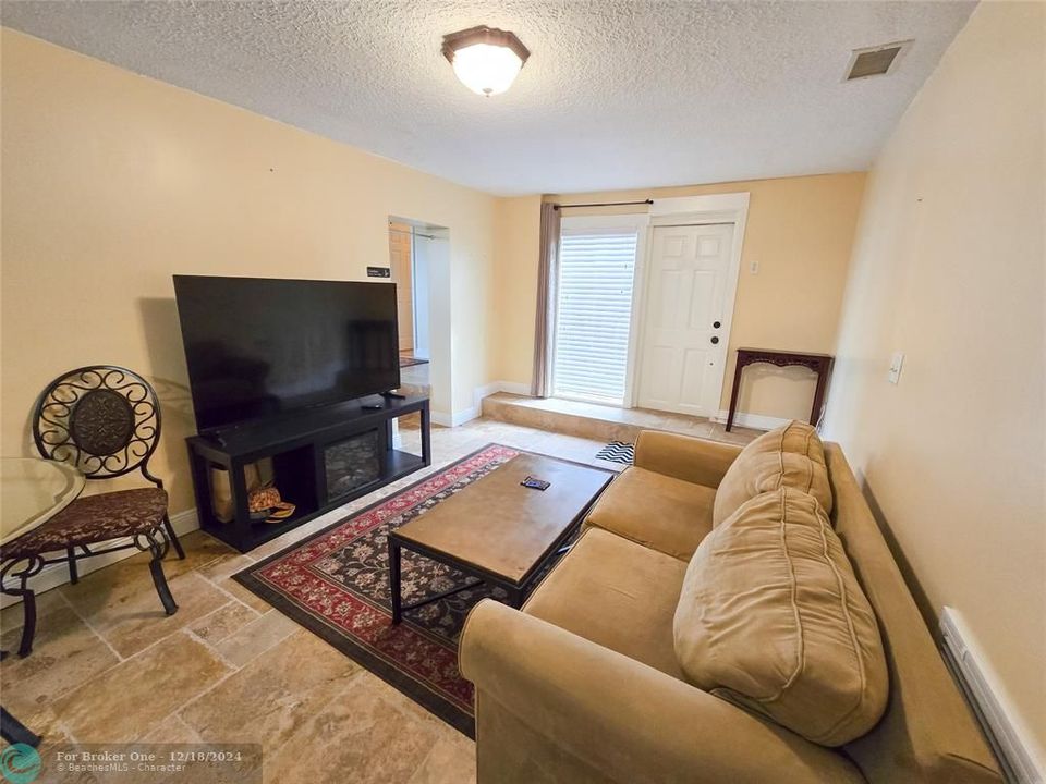 For Rent: $2,000 (1 beds, 1 baths, 6030 Square Feet)