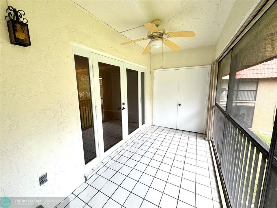 For Sale: $295,000 (2 beds, 2 baths, 1040 Square Feet)