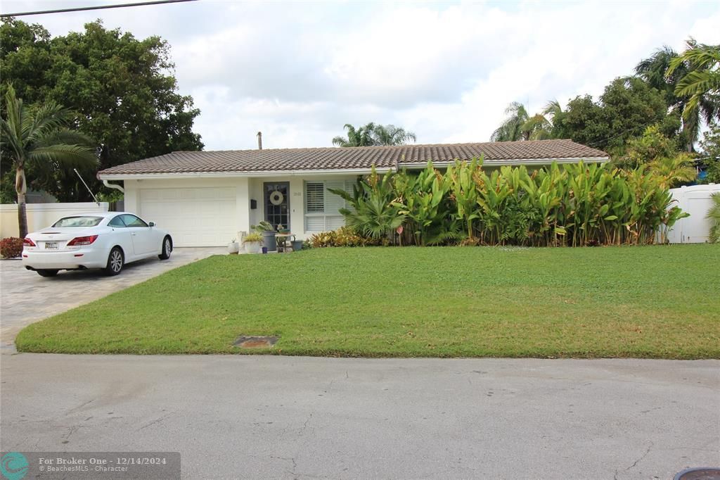 For Sale: $699,999 (2 beds, 2 baths, 1400 Square Feet)