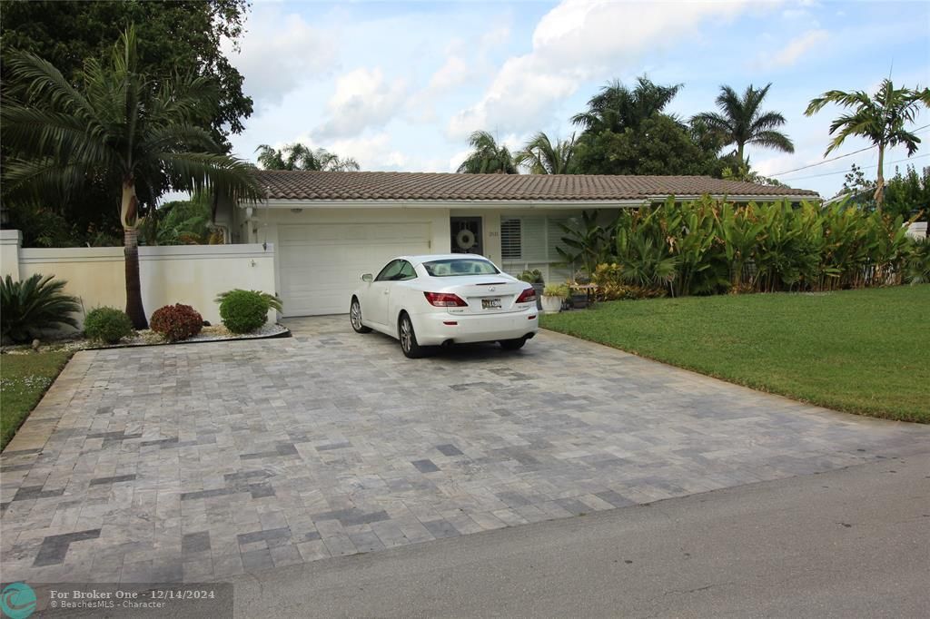 For Sale: $699,999 (2 beds, 2 baths, 1400 Square Feet)