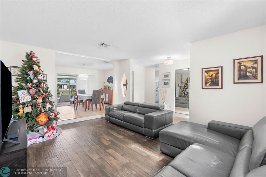 For Sale: $539,900 (2 beds, 2 baths, 1680 Square Feet)