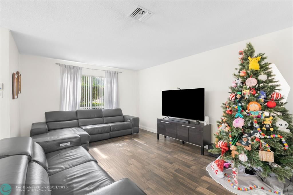 For Sale: $539,900 (2 beds, 2 baths, 1680 Square Feet)