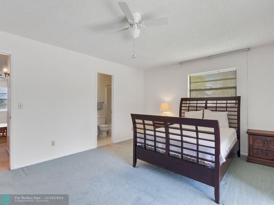 For Sale: $99,900 (1 beds, 1 baths, 750 Square Feet)