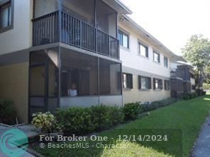 For Sale: $300,000 (2 beds, 2 baths, 887 Square Feet)