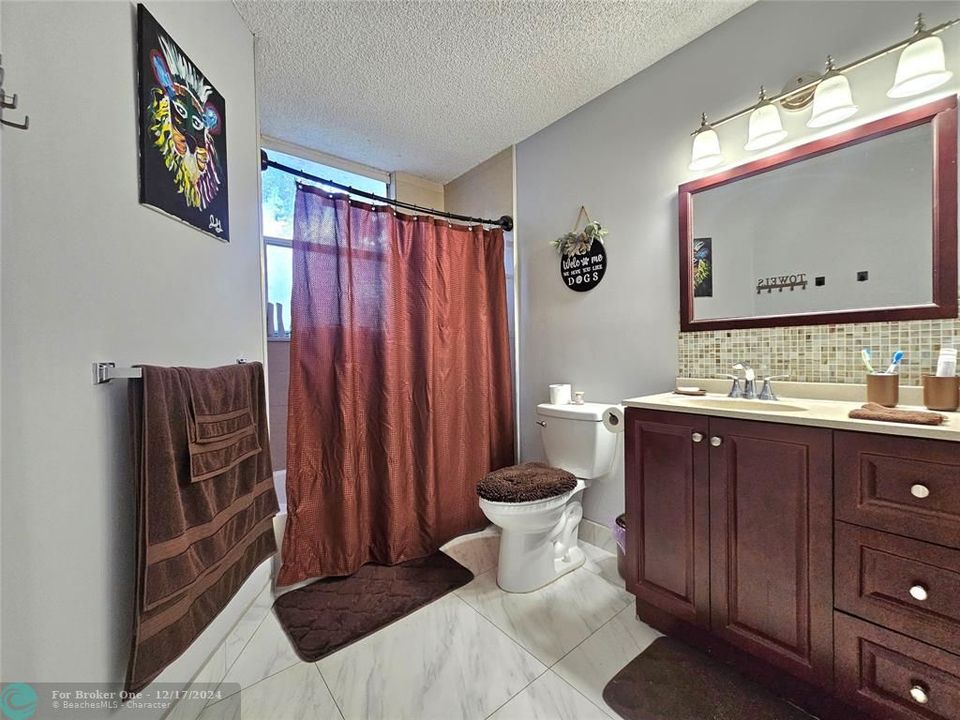 For Sale: $199,000 (1 beds, 1 baths, 862 Square Feet)