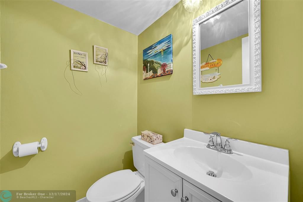 For Sale: $299,800 (1 beds, 1 baths, 1050 Square Feet)