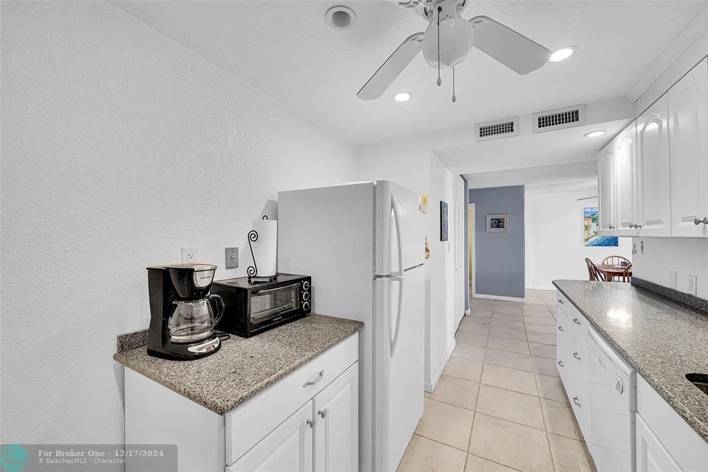 For Sale: $299,800 (1 beds, 1 baths, 1050 Square Feet)