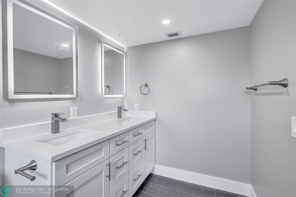 For Sale: $275,000 (2 beds, 2 baths, 1291 Square Feet)