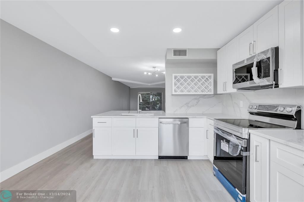 For Sale: $275,000 (2 beds, 2 baths, 1291 Square Feet)