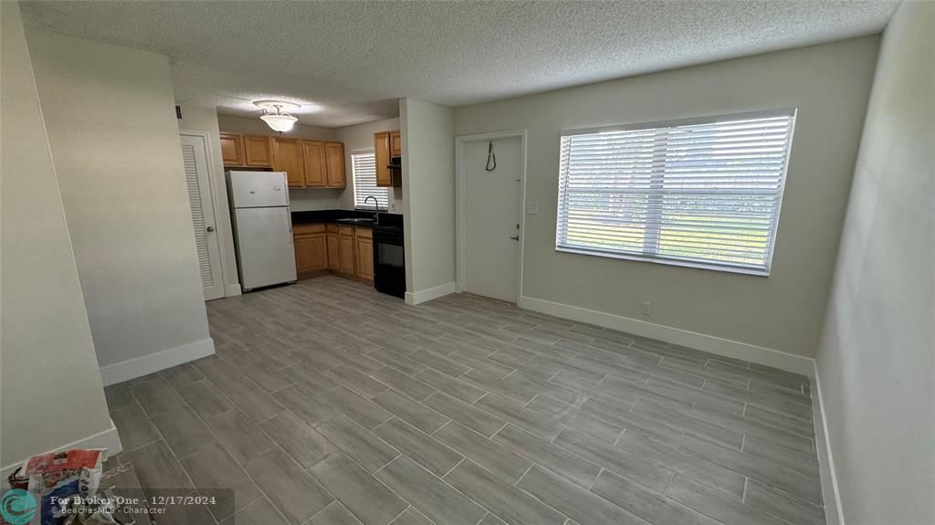 For Sale: $184,000 (2 beds, 1 baths, 609 Square Feet)