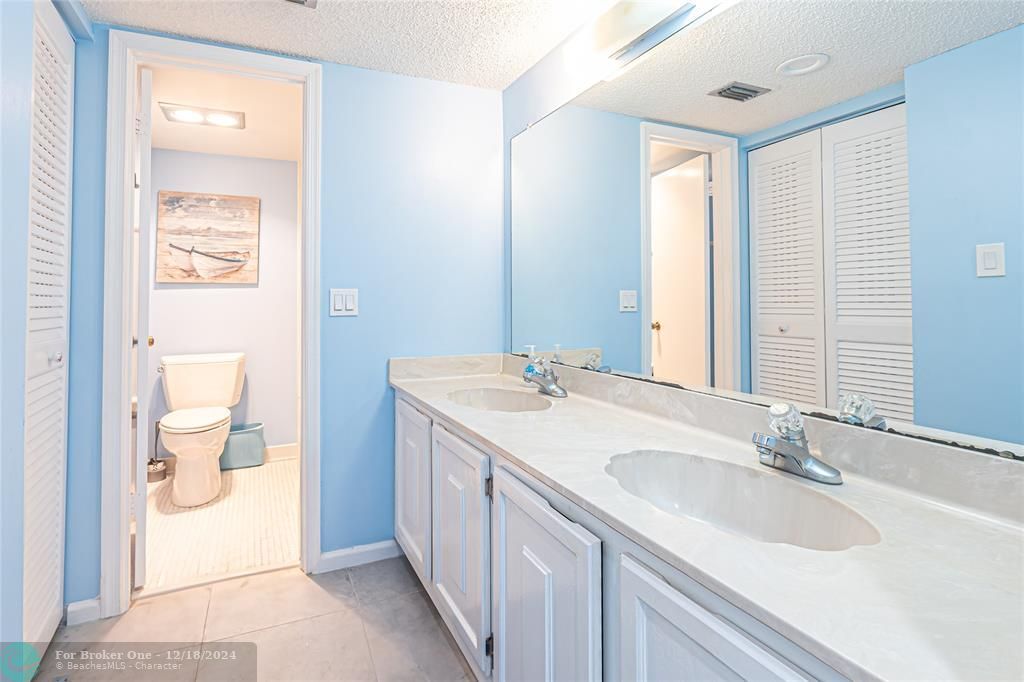 For Sale: $258,900 (1 beds, 1 baths, 885 Square Feet)