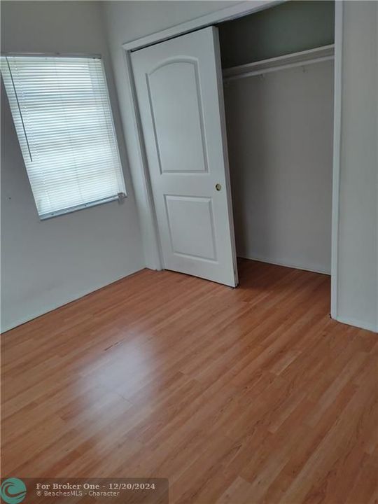 For Rent: $1,700 (2 beds, 1 baths, 6086 Square Feet)