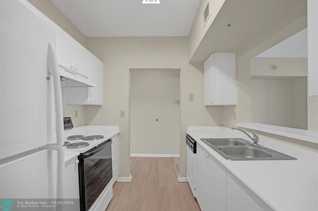 For Sale: $529,000 (2 beds, 2 baths, 1110 Square Feet)