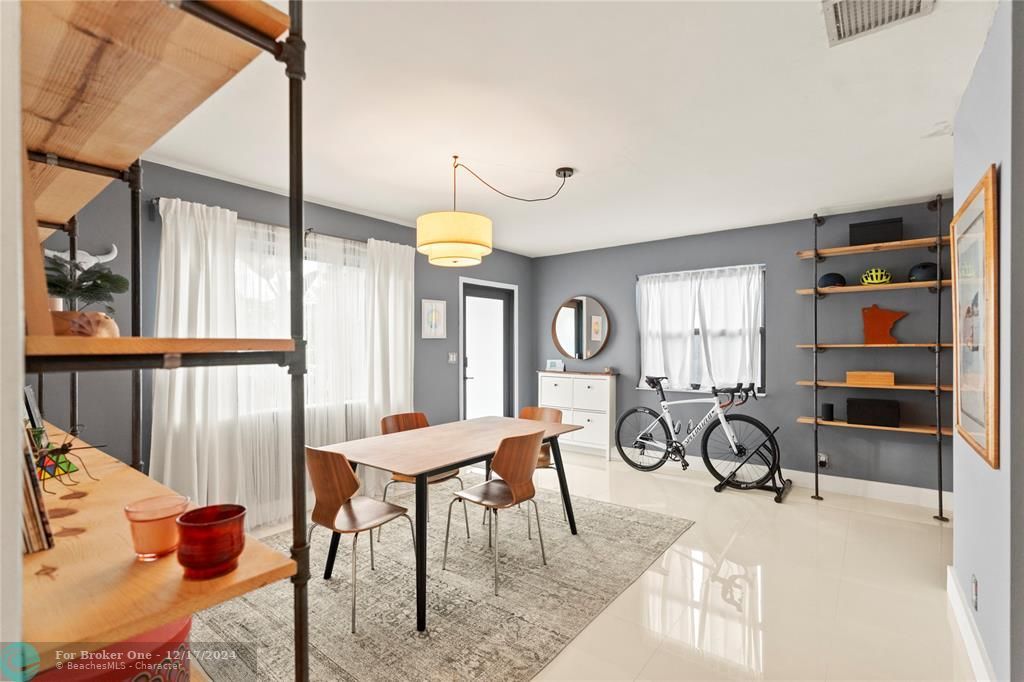 For Sale: $474,900 (2 beds, 1 baths, 1060 Square Feet)