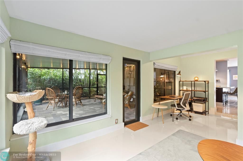 For Sale: $474,900 (2 beds, 1 baths, 1060 Square Feet)