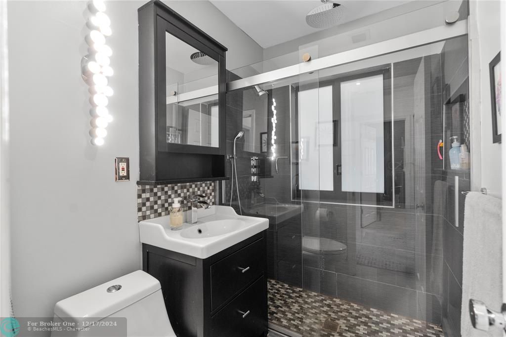 For Sale: $474,900 (2 beds, 1 baths, 1060 Square Feet)