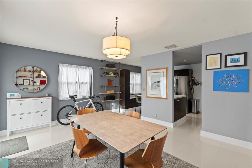 For Sale: $474,900 (2 beds, 1 baths, 1060 Square Feet)