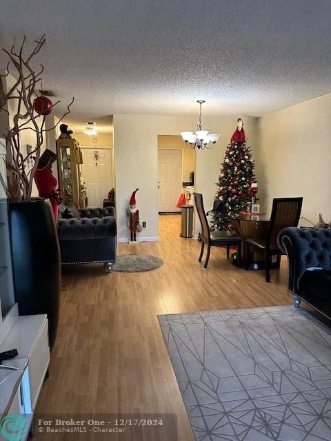 For Sale: $190,000 (2 beds, 2 baths, 1054 Square Feet)