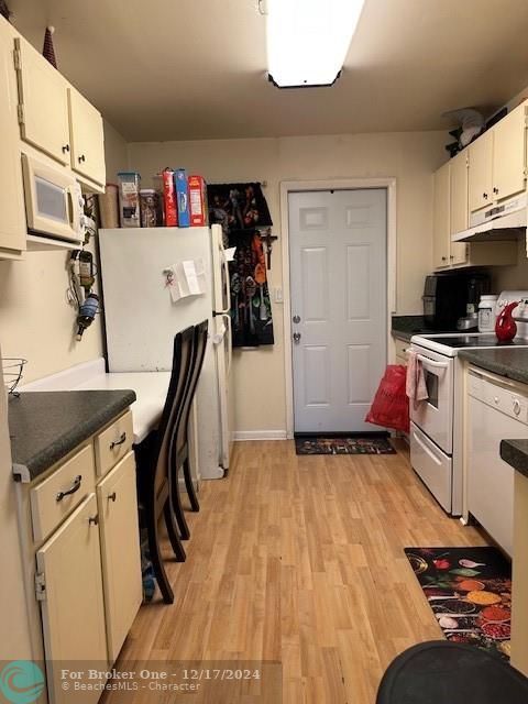 For Sale: $190,000 (2 beds, 2 baths, 1054 Square Feet)