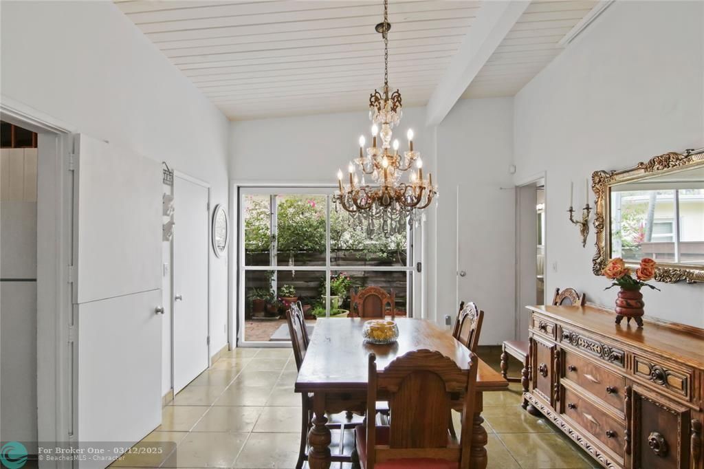 En Venta: $1,999,000 (3 camas, 2 baños, 1700 Pies cuadrados)